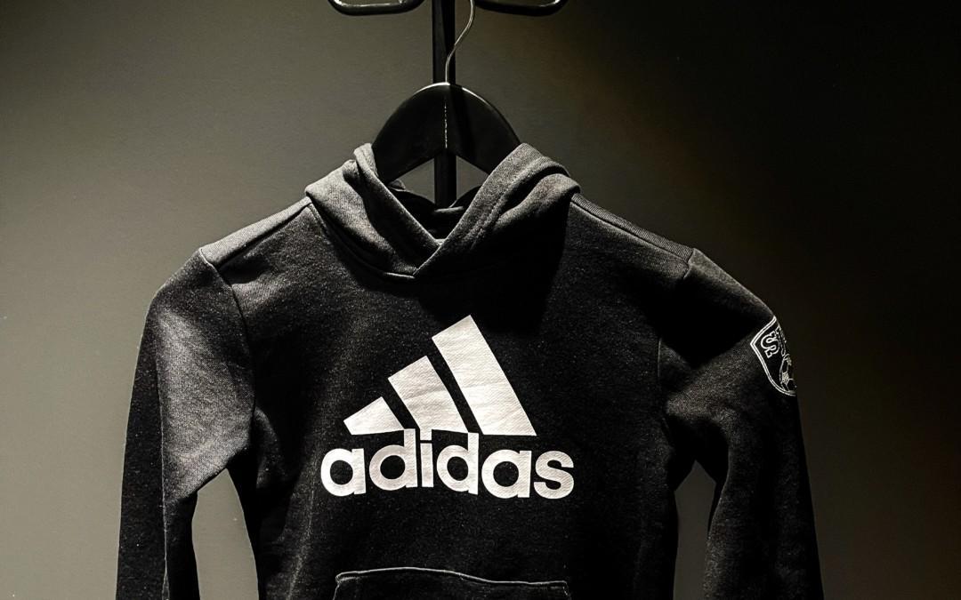 Adidas lasten huppari logolla