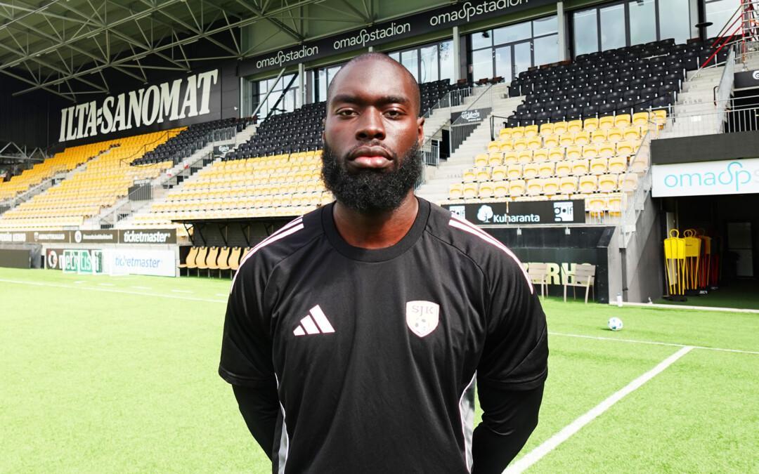 Ayo Obileye vahvistamaan SJK:n puolustusta