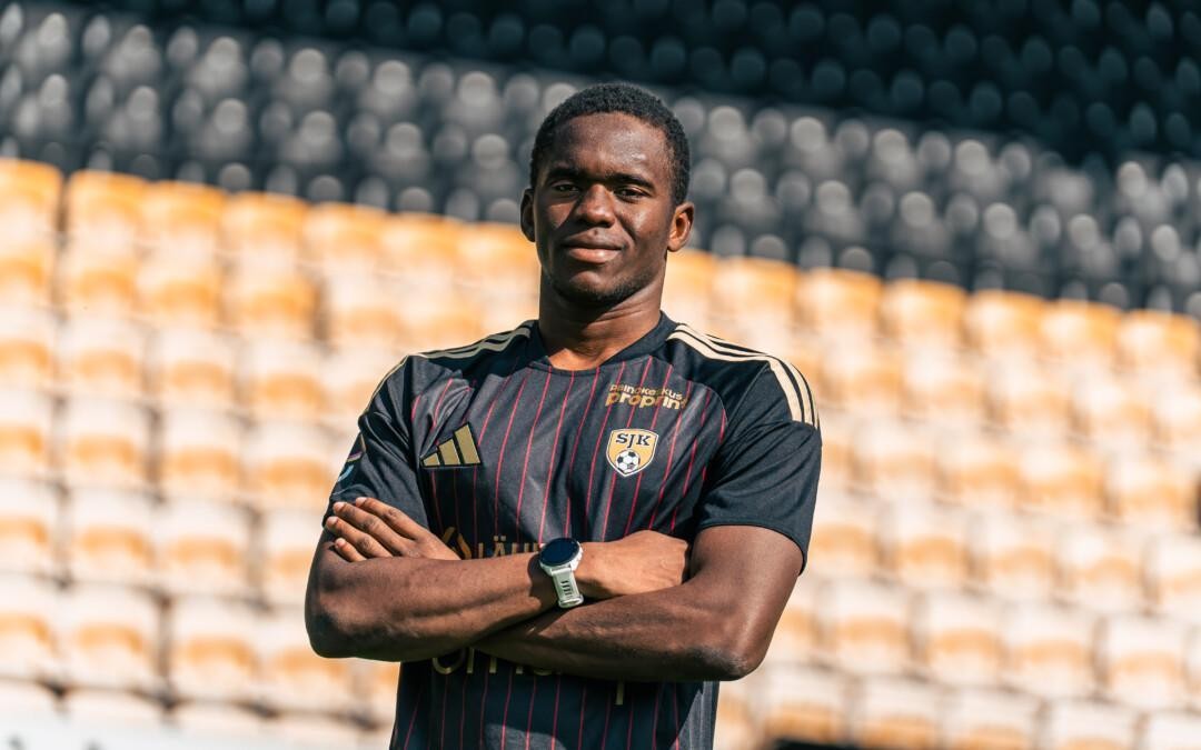 Keskikenttäpelaaja Amidou Traoré SJK-paitaan loppukauden sopimuksella